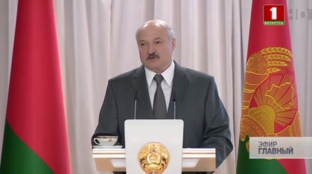 А.Лукашенко во время своего выступления на канале Беларусь 1