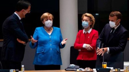 Марк Рютте, Ангела Меркель, Урсула фон дер Ляйен и Эммануэль Макрон на саммите в Брюсселе (иллюстрация из европейских СМИ)