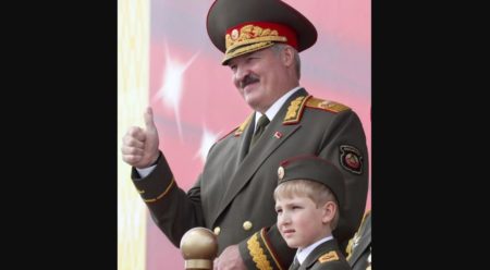 Лукашенко и его сын Коля (фото взято для иллюстрации из открытых источников в Интернете)