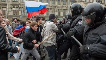 Подростки на акциях протеста, Санкт-Петербург, 2018 год (иллюстрация из открытых источников)