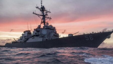 Военный корабль США John S. McCain