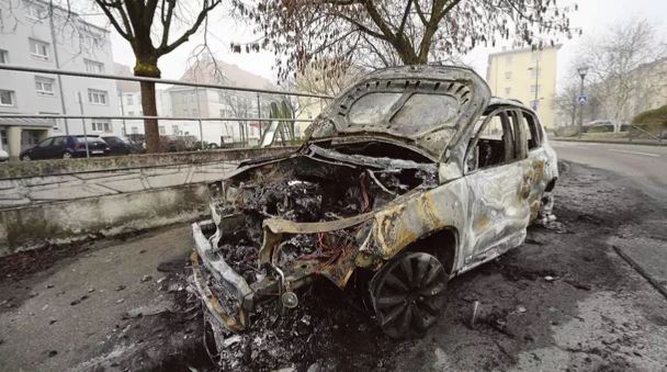 Поджоги машин во Франции (иллюстрация из открытых источников)
