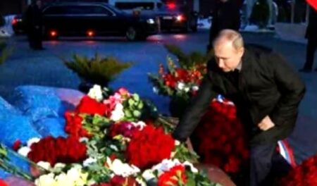 Путин возложил цветы к мемориалу Ельцина (стоп-кадр трансляции)