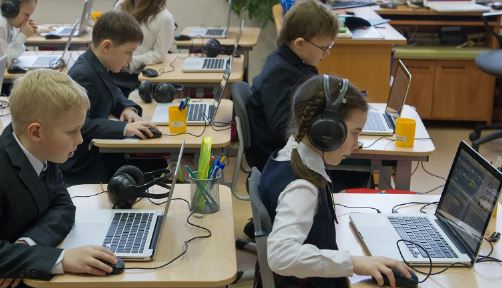 Интернет проведут во все российские школы к концу года (фото из открытых источников)