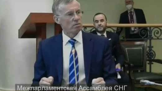 Нелегалам из стран СНГ грозит массовая депортация из России (скриншот видео заседания)
