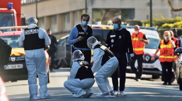 Полиция работает на месте тераката в Рамбуйе, Франция (фото REUTERS)
