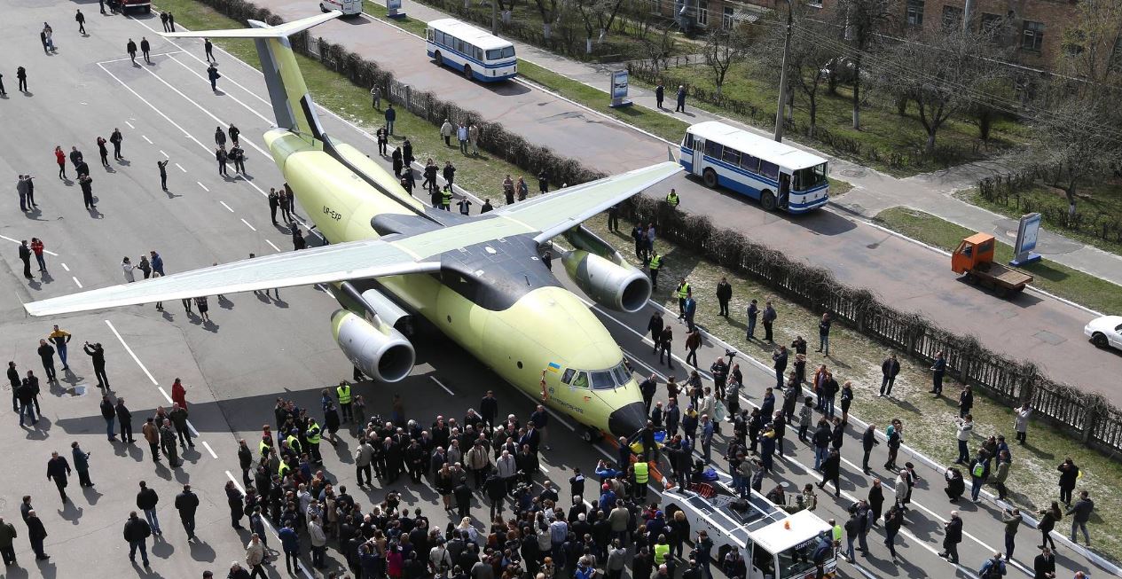 Презентация нового транспортного самолета Ан-178 на госпредприятии Антонов в Киеве (Украина), 2015 год, фото ТАСС