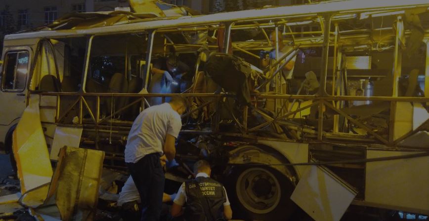 В Воронеже при взрыве городского автобуса пострадало 16 человек (фото СК России)
