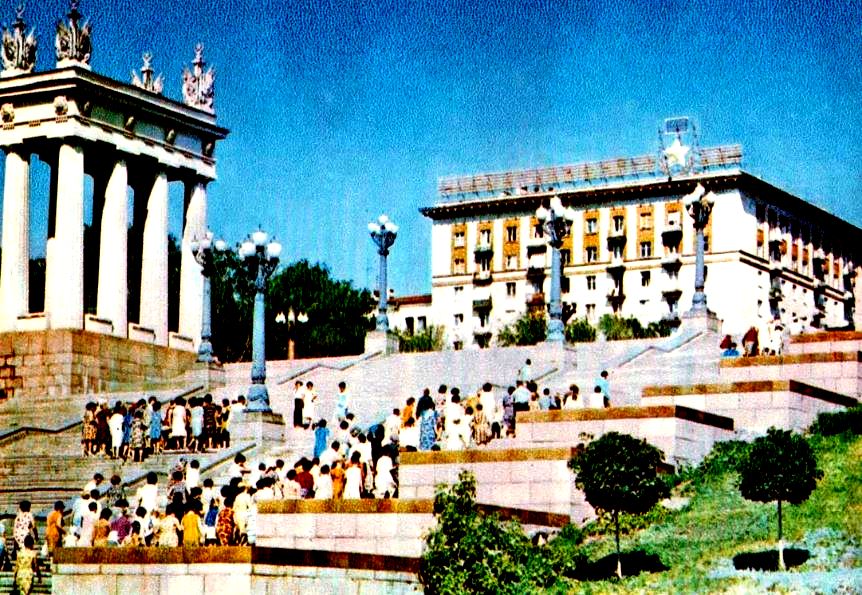 Лестница Центральной набережной г. Волгограда, СССР (иллюстрация из открытых источников)