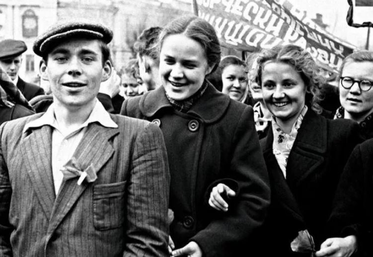Люди СССР (иллюстрация из открытых источников)