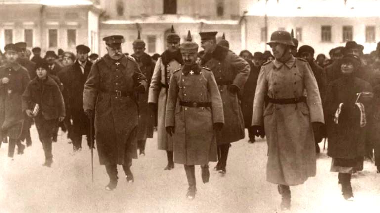 Немцы в России и «принимающая сторона», 1918 год (иллюстрация из открытых источников)