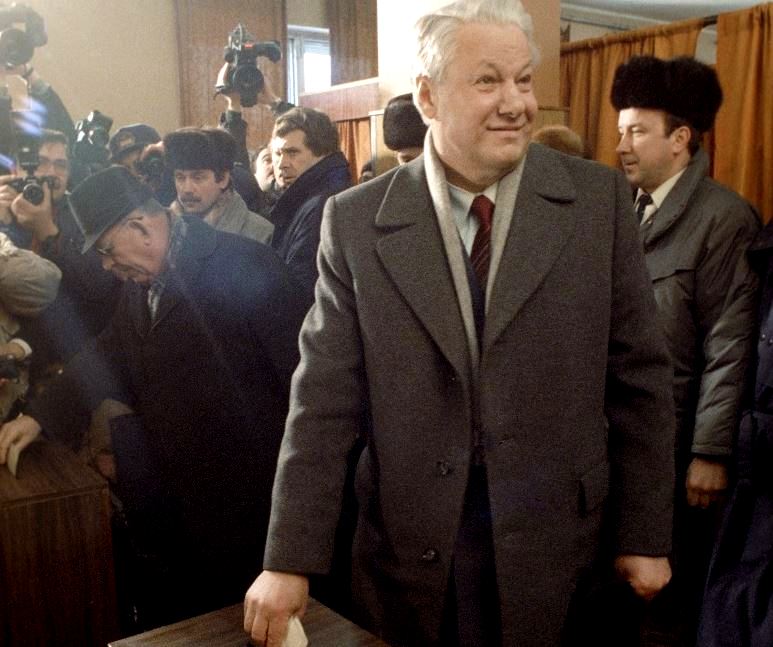 Ельцин голосует на референдуме о сохранении СССР, 1991 год (иллюстрация из открытых источников)