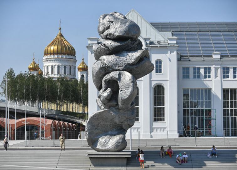 Скульптура «Большая глина» (Иллюстрация – фото Сергея Киселёва, АГН «Москва»)