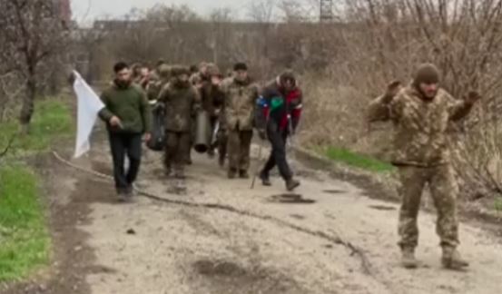 В Мариуполе украинские боевики предложили сложить оружие (фото военкора А. Сладкова)