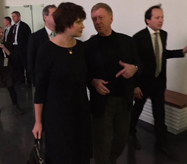Анатолий Чубайс со своей женой Дуней Смирновой на открытии Ельцин-центра (иллюстрация – фото КП.РУ)