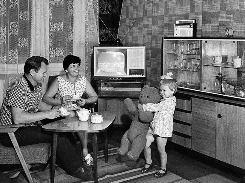 Обычная счастливая жизнь обычных счастливых людей в СССР (иллюстрация из открытых источников)