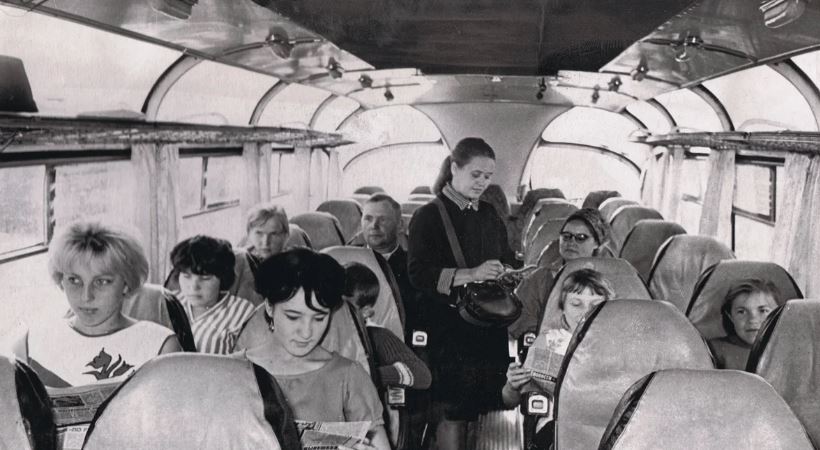 Пассажиры автобуса в СССР, г. Куйбышев (иллюстрация из открытых источников)