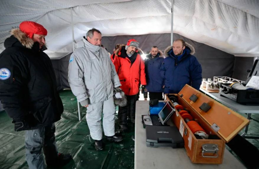 Рогозин на дрейфующей станции «Северный полюс – 2015» (иллюстрация из открытых источников)