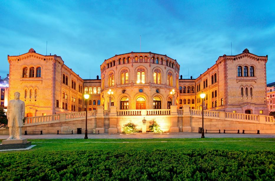 Здание парламента Норвегии (иллюстрация из открытых источников)