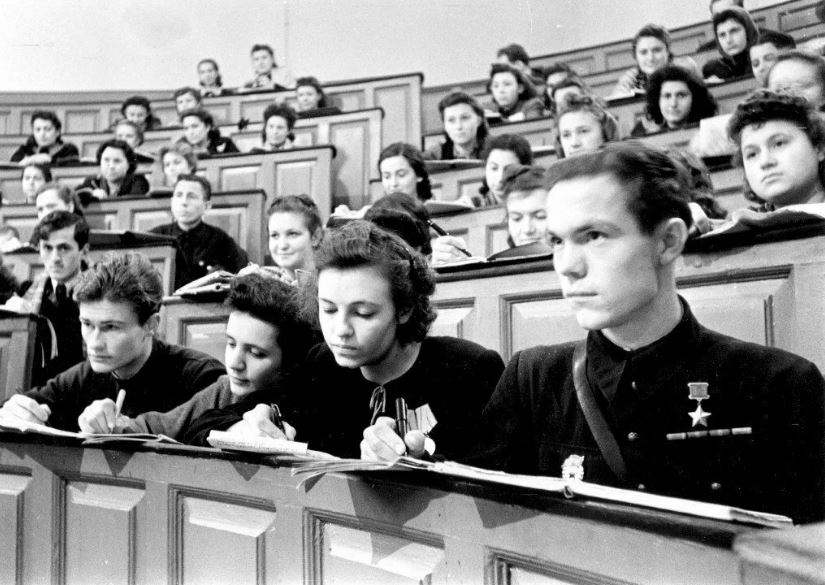 Студенты 40-50-х , МГУ (иллюстрация из открытых источников)